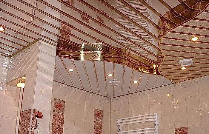 Реечный потолок в ванной