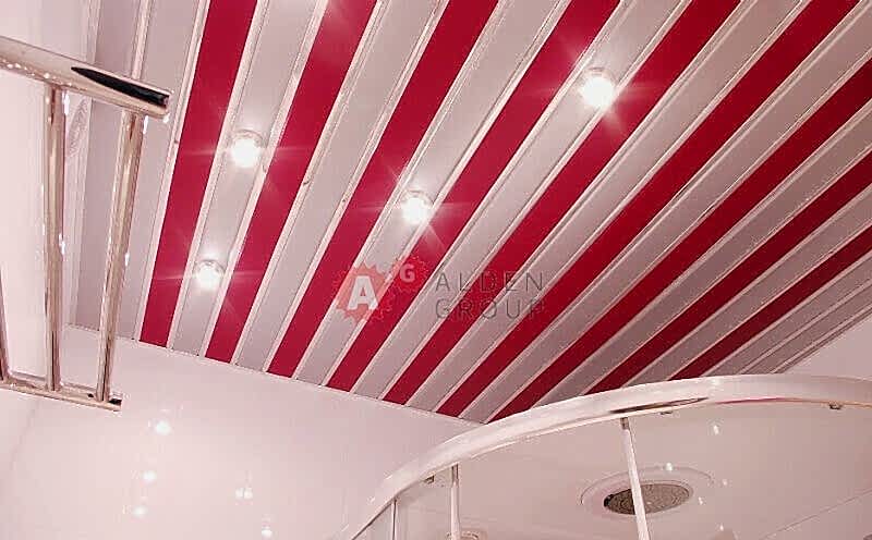 Потолок металлический реечный