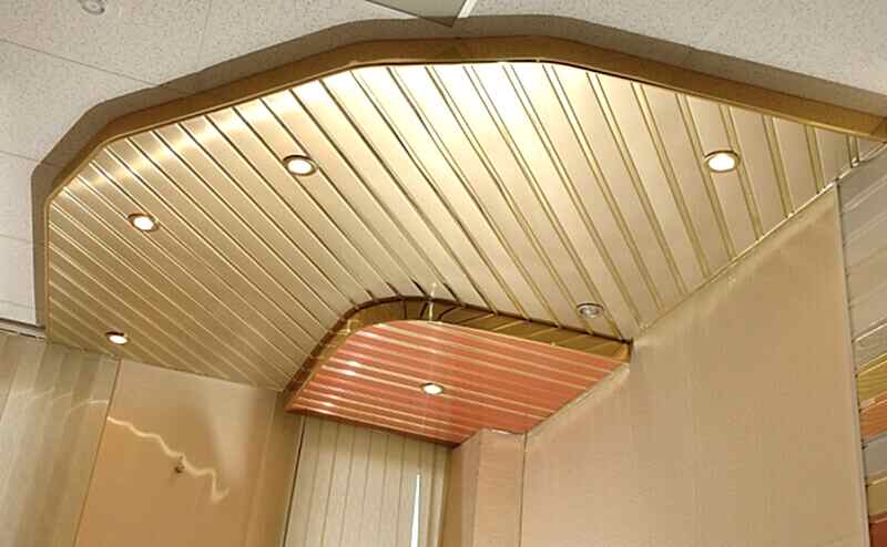 реечный потолок под золото