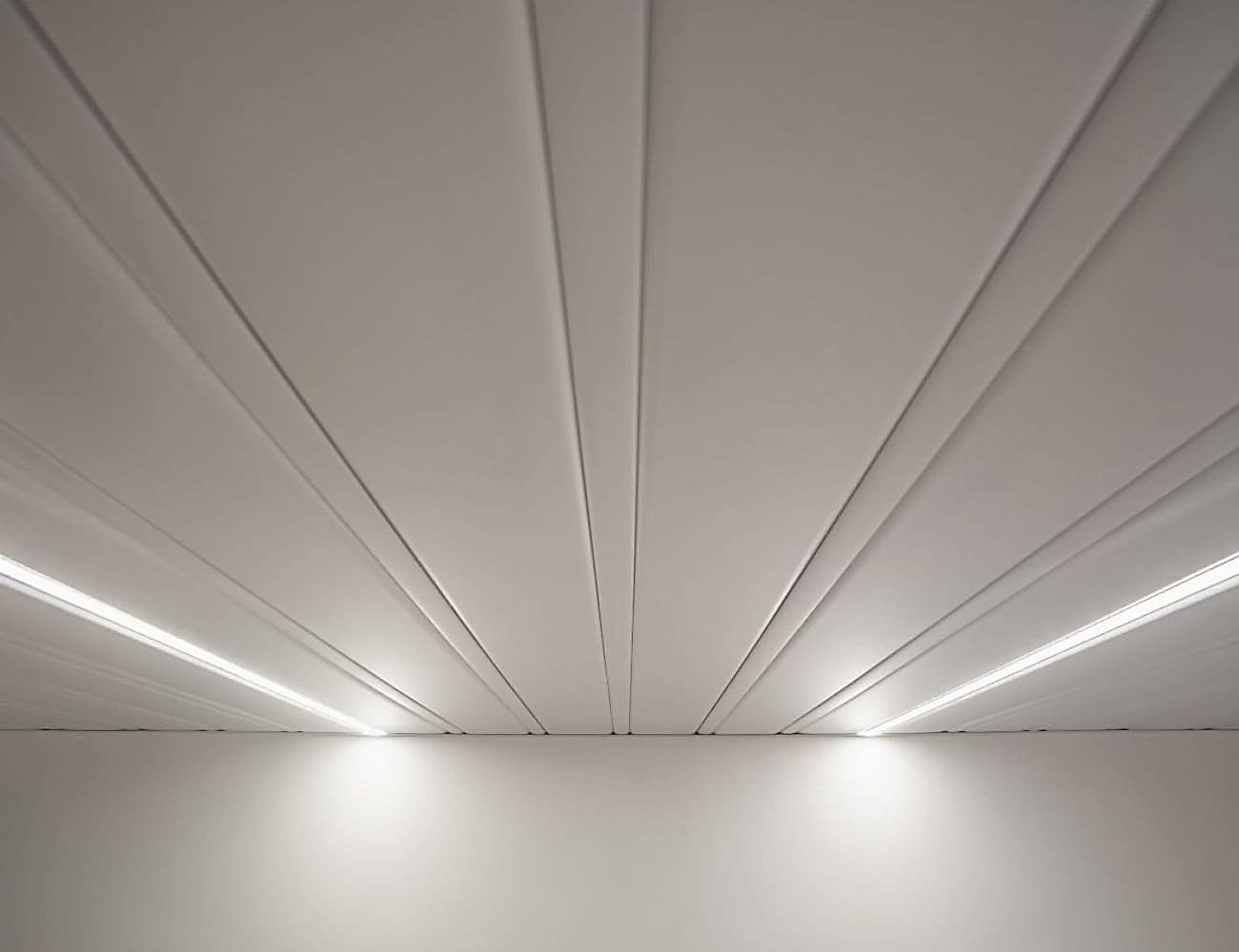 Современный реечный потолок от ТПК Алден Групп: